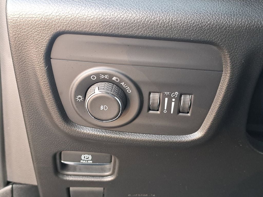 2023 Jeep Grand Cherokee Overland - Photo 28