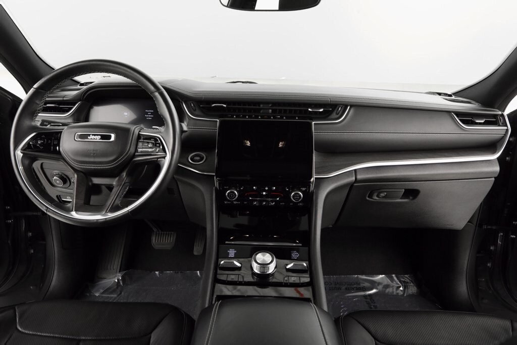 2022 Jeep Grand Cherokee Overland photo 2