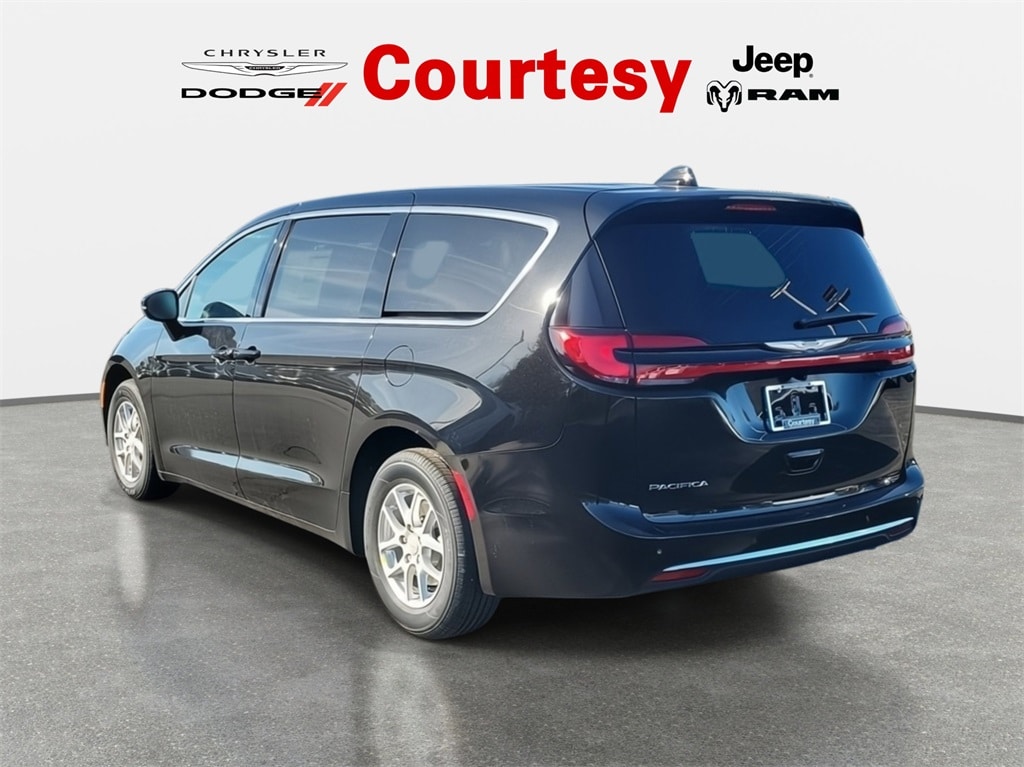 New 2026 Chrysler Pacifica SELECT Passenger Van