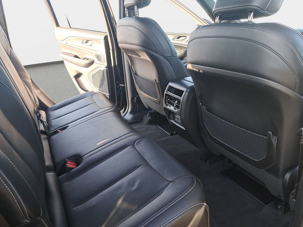2023 Jeep Grand Cherokee Overland - Photo 12