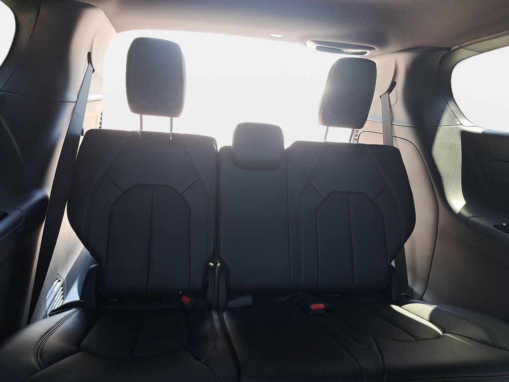 2026 Chrysler Pacifica Select - Photo 12