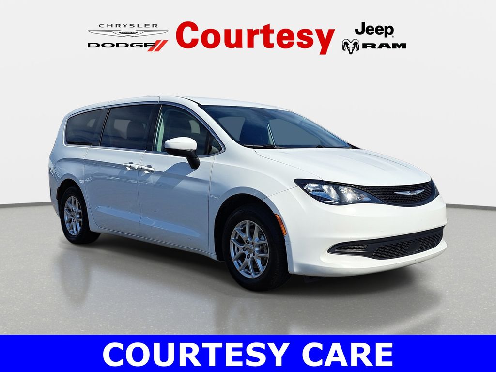 2023 Chrysler Voyager LX's photo