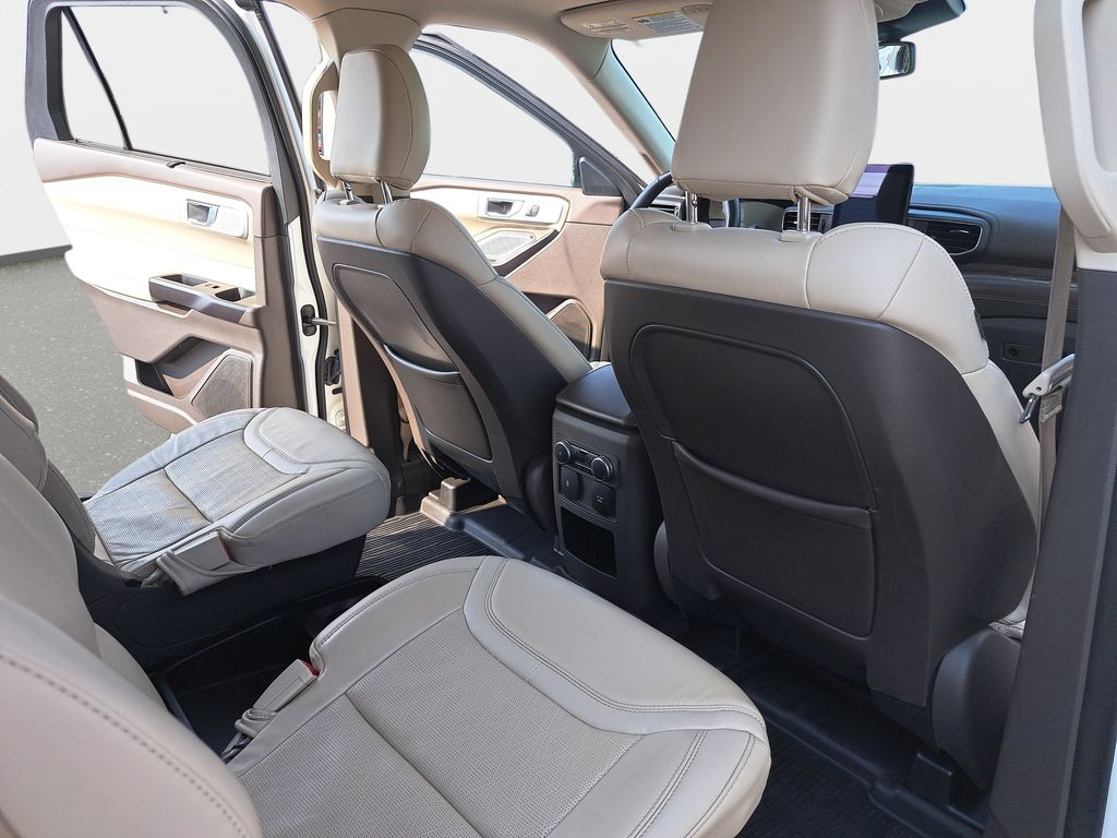 2020 Ford Explorer Platinum - Photo 12