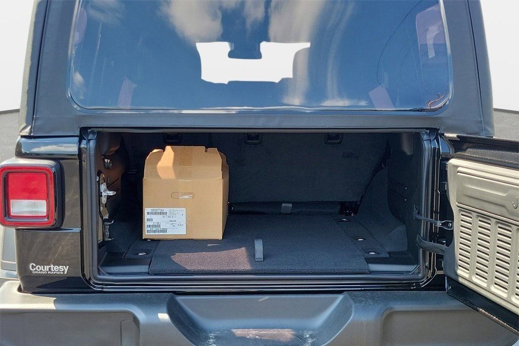2025 Jeep Wrangler 4-Door Sport S - Photo 7