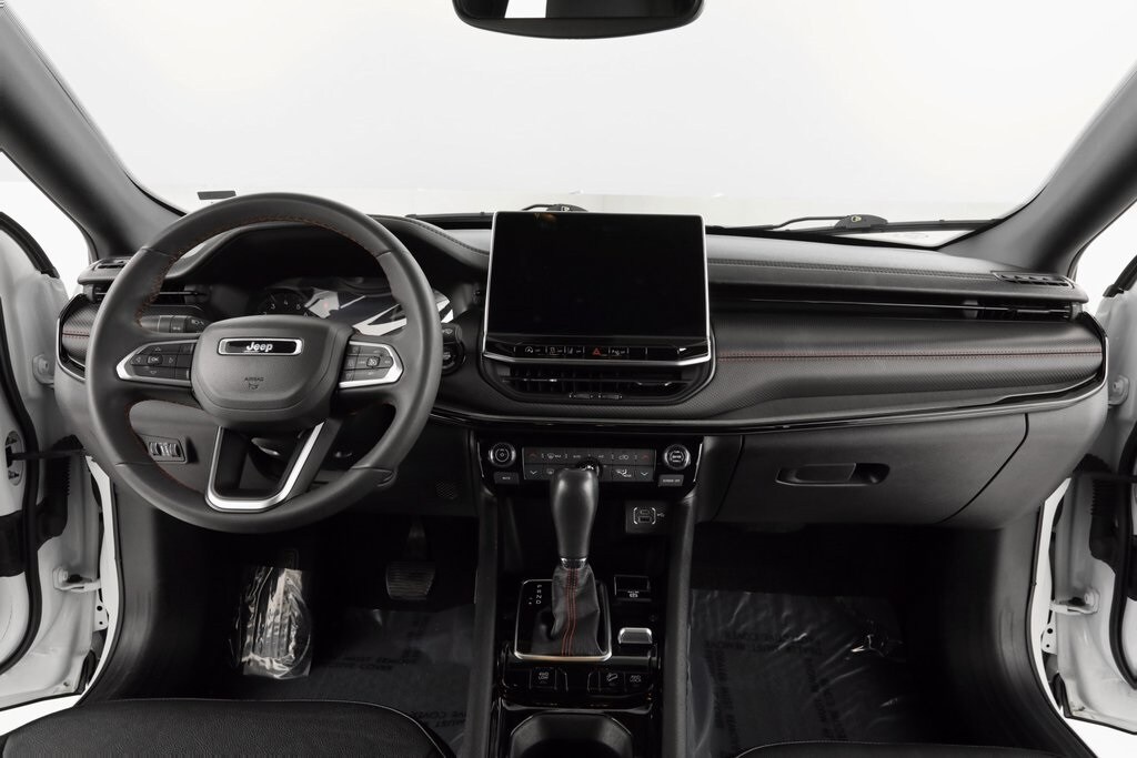 2023 Jeep Compass Trailhawk photo 2