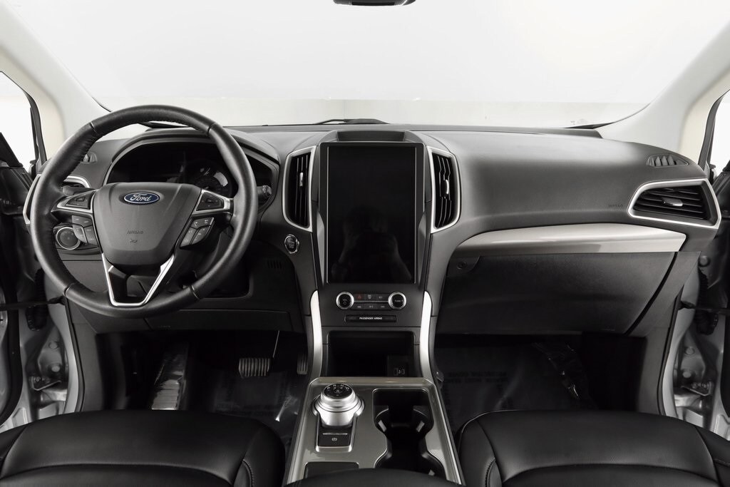 2024 Ford Edge SEL photo 2