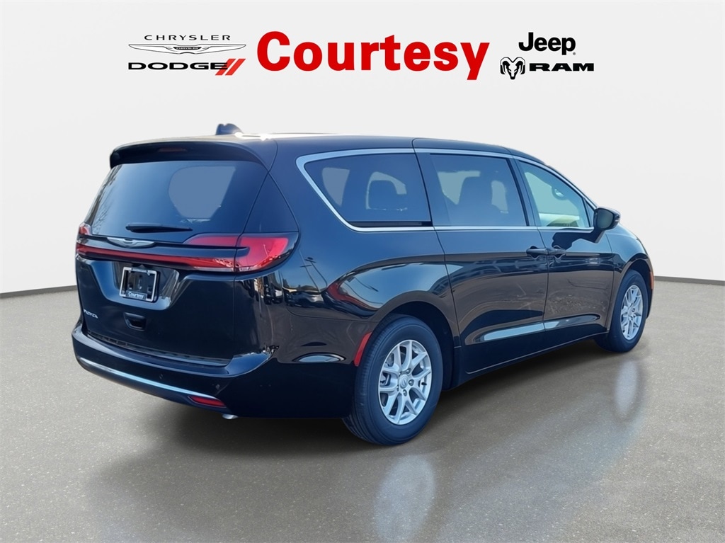 New 2026 Chrysler Pacifica SELECT Passenger Van