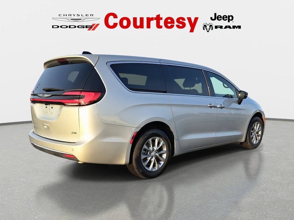 New 2026 Chrysler Pacifica SELECT AWD Passenger Van