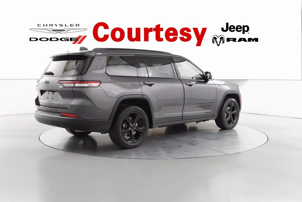 2021 Jeep Grand Cherokee Altitude photo 2