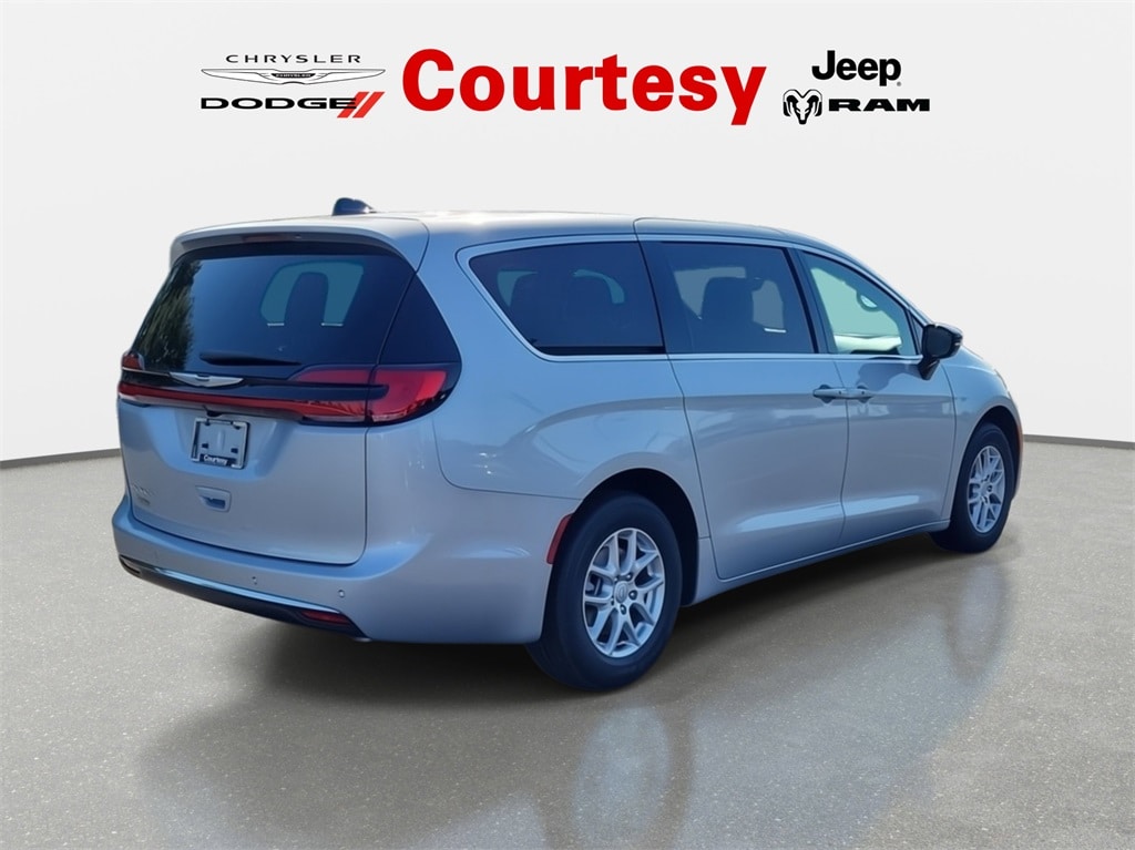 New 2026 Chrysler Pacifica SELECT Passenger Van