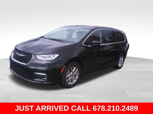 2024 Chrysler Pacifica Touring L's photo