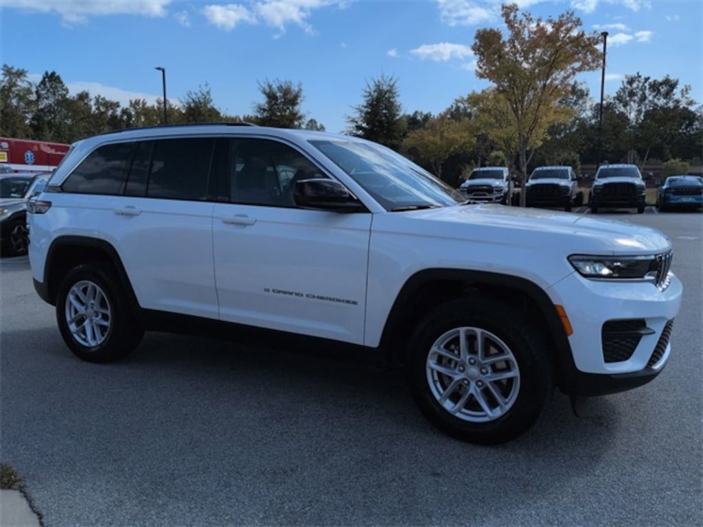 Used 2023 Jeep Grand Cherokee Laredo SUV