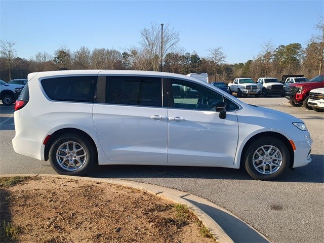 2025 Chrysler Pacifica photo 3