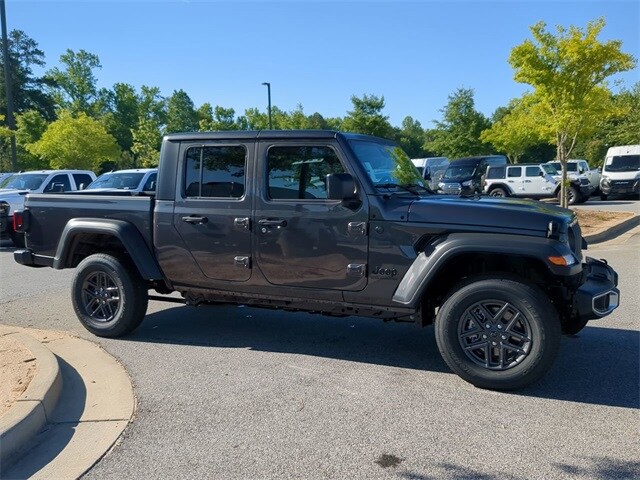 2025 Jeep Gladiator Sport photo 2