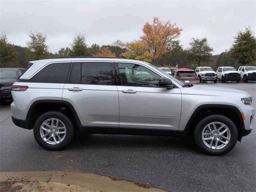 New 2025 Jeep Grand Cherokee LAREDO X 4X2 Sport Utility