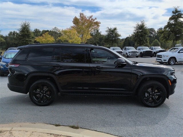 2023 Jeep Grand Cherokee Limited photo 3