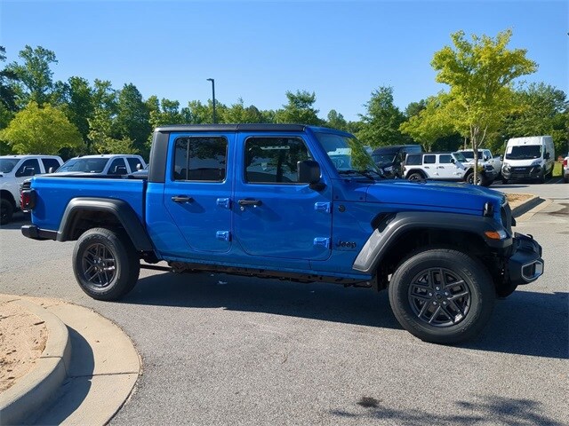 2025 Jeep Gladiator Sport photo 2