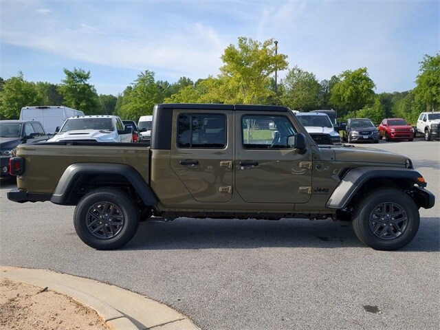 2025 Jeep Gladiator Sport photo 3