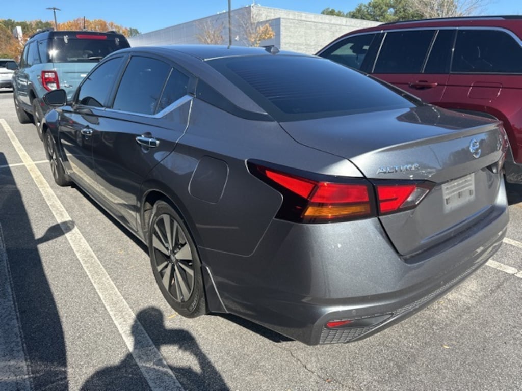 Used 2022 Nissan Altima 2.5 SV Sedan