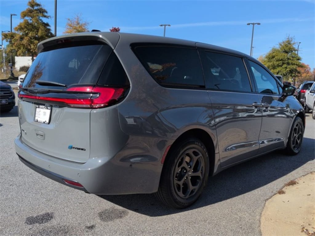 Used 2023 Chrysler Pacifica Hybrid Limited Minivan/Van