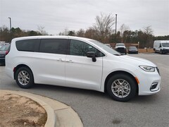 2025 Chrysler Pacifica SELECT Passenger Van