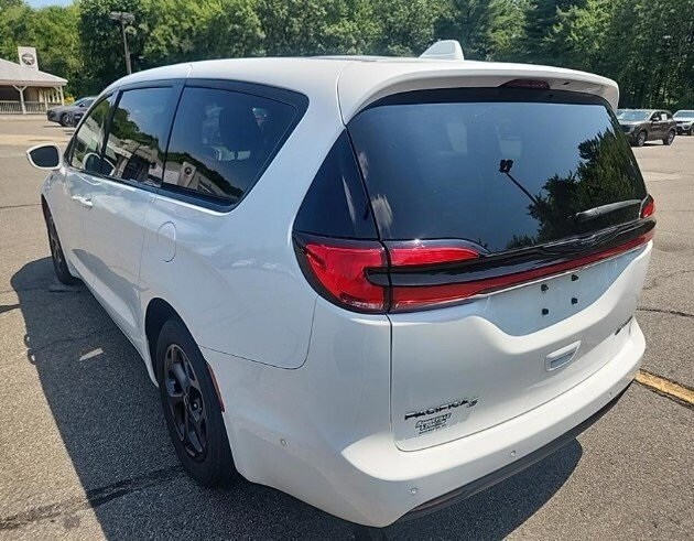 2022 Chrysler Pacifica Hybrid Touring L photo 4