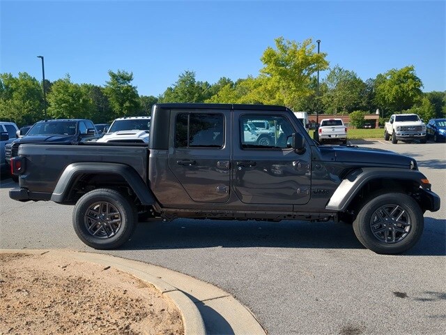 2025 Jeep Gladiator Sport photo 3