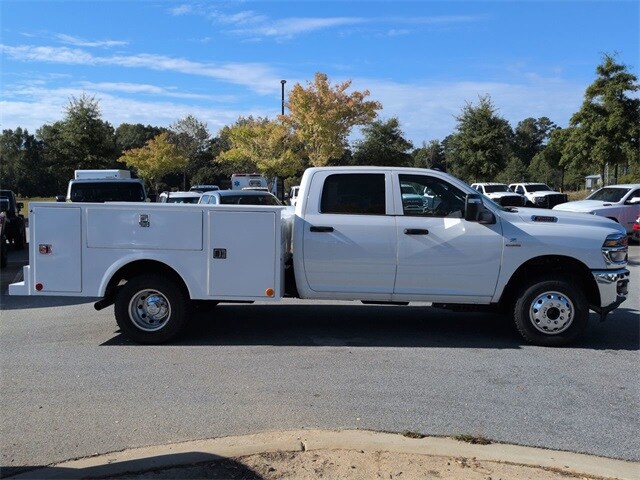2025 Ram 3500 Tradesman photo 2
