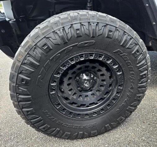 2022 Jeep Gladiator Sport photo 2