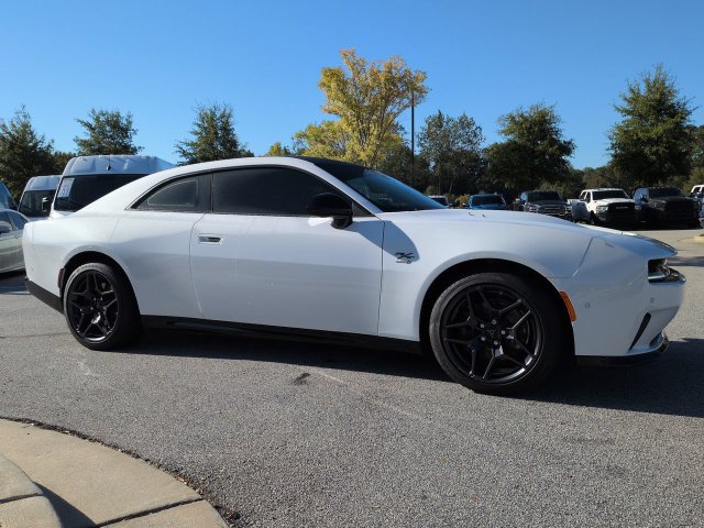 Used 2024 Dodge Charger Daytona R/T with VIN 2C3CDBCK0RR205206 for sale in Stonecrest, GA