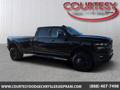 2026 Ram 3500 TRADESMAN CREW CAB 4X4 8' BOX Pickup