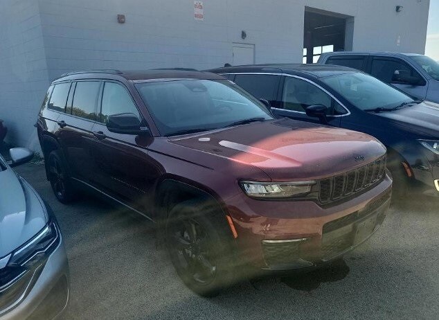 2023 Jeep Grand Cherokee Limited photo 2