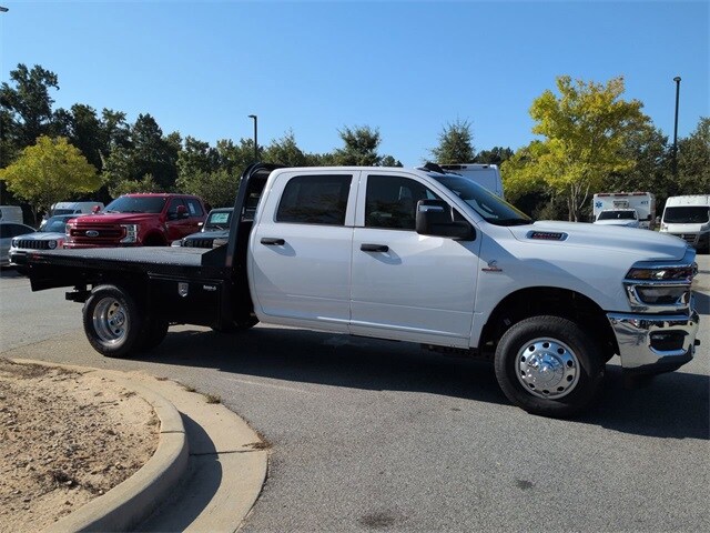 2025 Ram 3500 Tradesman photo 2
