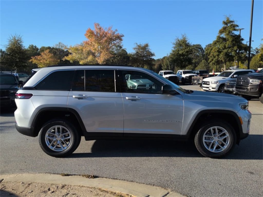 New 2025 Jeep Grand Cherokee LAREDO X 4X2 Sport Utility