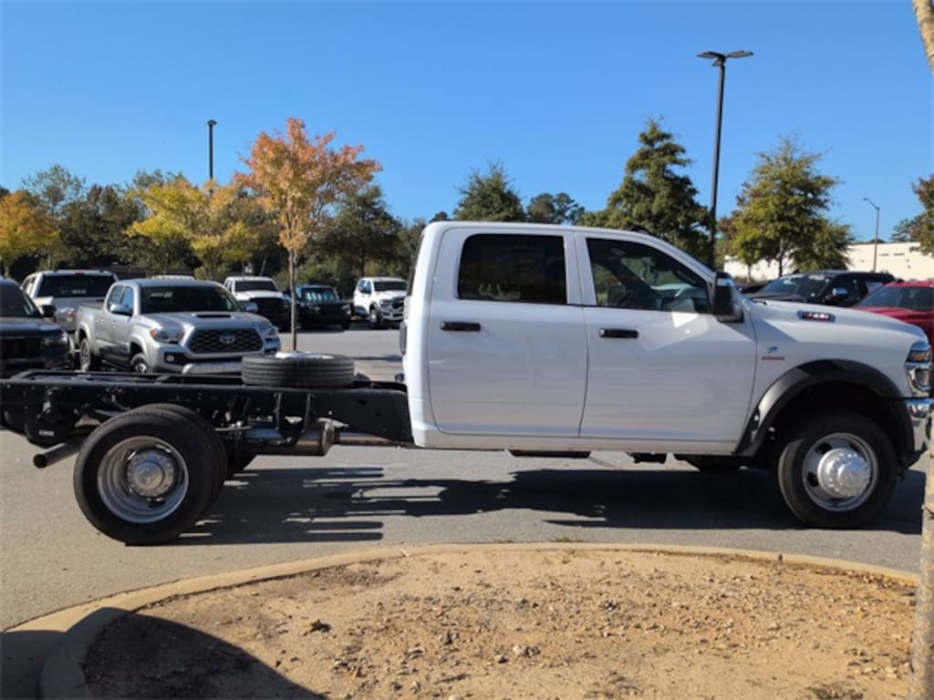 New 2026 Ram 5500 Chassis Cab 5500 TRADESMAN CHASSIS CREW CAB 4X4 60' CA Pickup