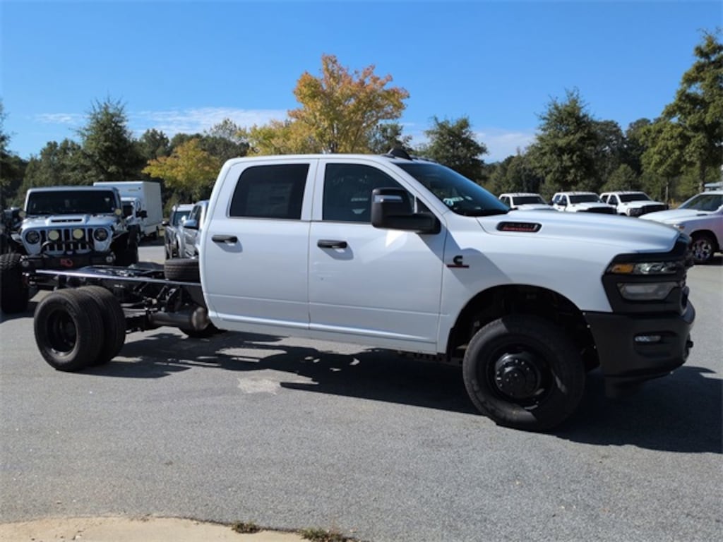 New 2026 Ram 3500 Chassis Cab 3500 TRADESMAN CREW CAB CHASSIS 4X4 60' CA Pickup