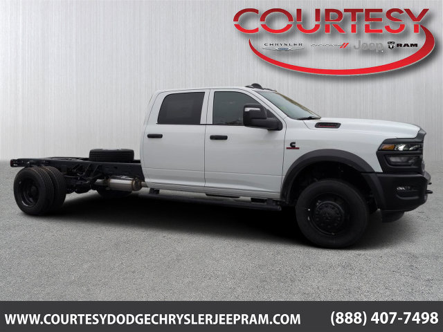 2026 Ram 5500 Chassis Cab TRADESMAN  CREW  4X4 84' CA Pickup