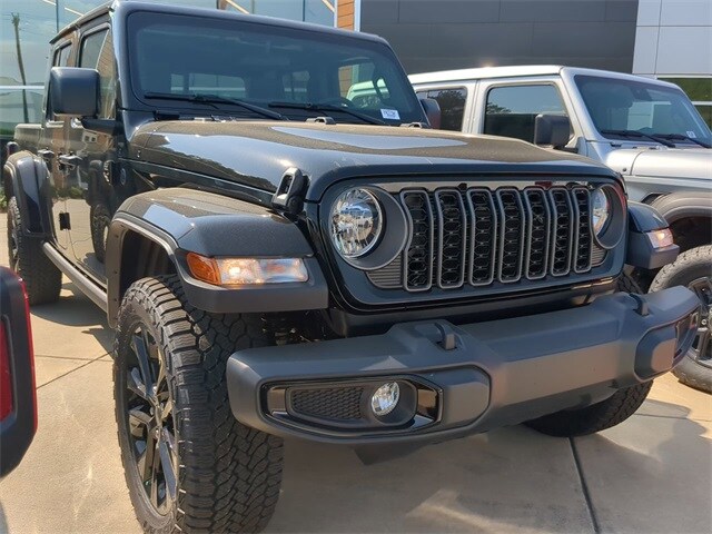 2025 Jeep Gladiator Sport photo 2