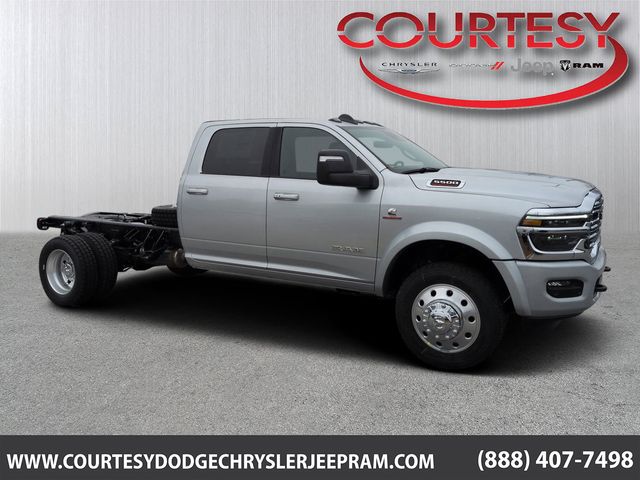 2026 RAM 5500 Big Horn 4X4 Crew Cab DRW 173" WB's photo