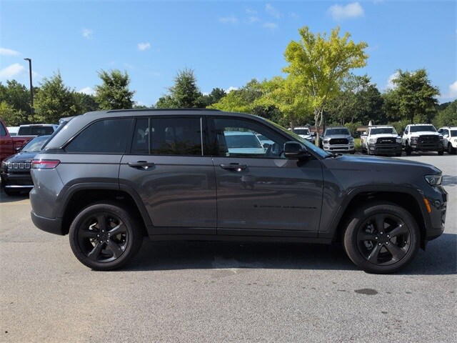 2024 Jeep Grand Cherokee Altitude X photo 2