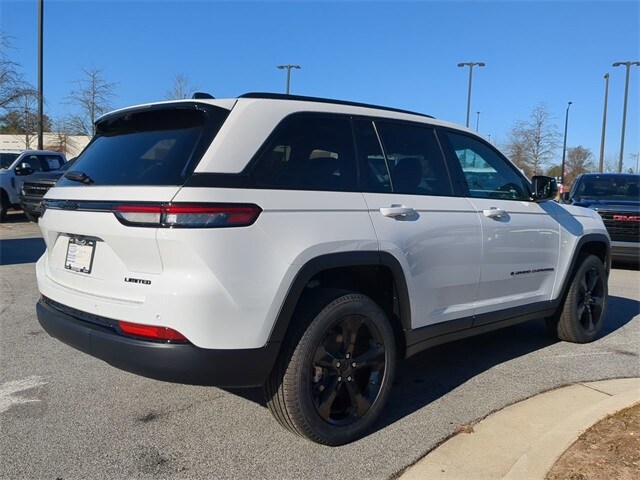 2025 Jeep Grand Cherokee Limited photo 3