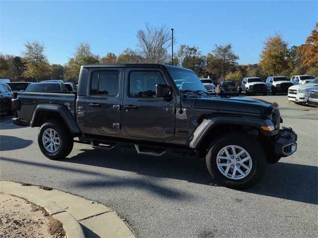 2023 Jeep Gladiator Sport S's photo