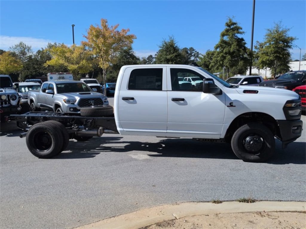 New 2026 Ram 3500 Chassis Cab 3500 TRADESMAN CREW CAB CHASSIS 4X4 60' CA Pickup