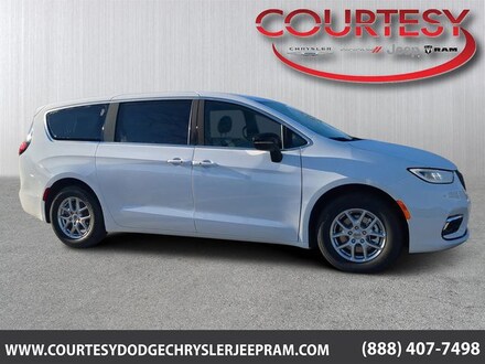 2025 Chrysler Pacifica SELECT Passenger Van