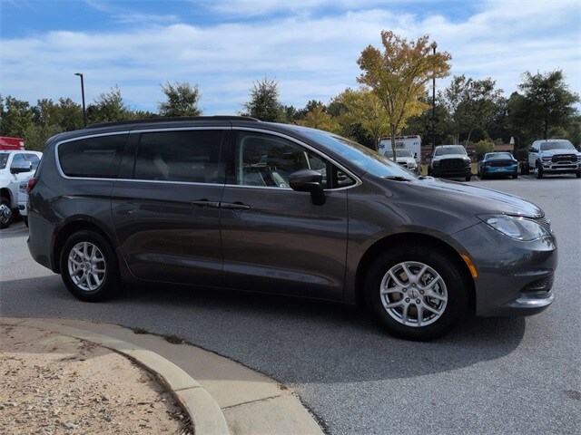 2021 Chrysler Voyager LXi photo 2