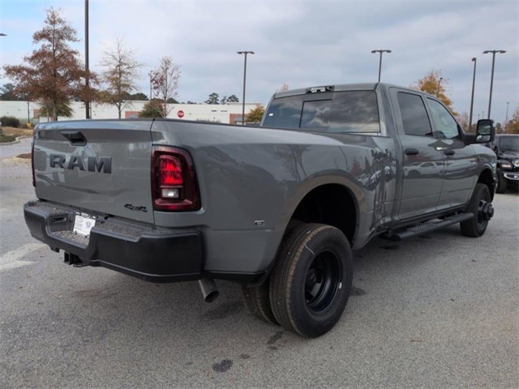 New 2026 Ram 3500 TRADESMAN CREW CAB 4X4 8' BOX Pickup