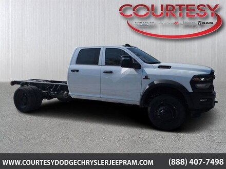 2026 Ram 4500 TRADESMAN CHASSIS CREW CAB 4X4 60' CA Pickup