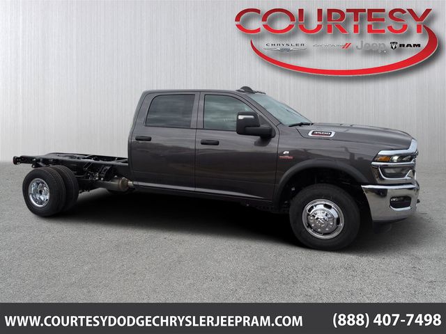 2026 Ram 3500 Chassis Cab TRADESMAN CREW   4X4 60' CA Pickup