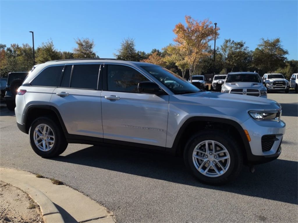 New 2025 Jeep Grand Cherokee LAREDO X 4X2 Sport Utility