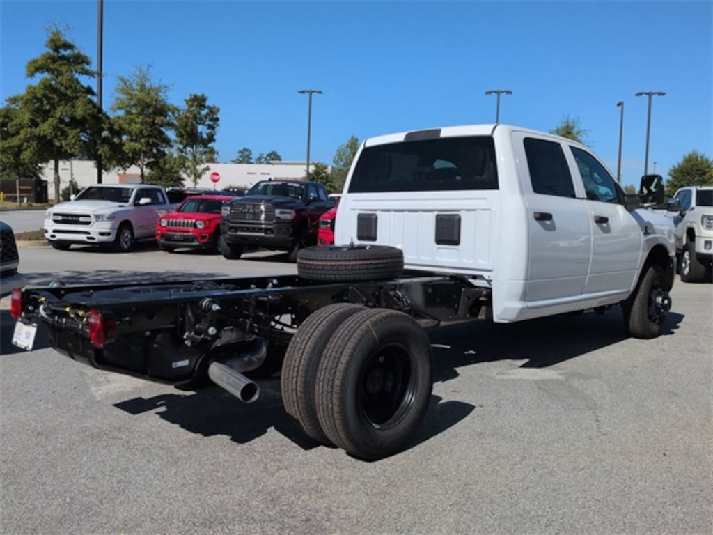 New 2026 Ram 3500 Chassis Cab 3500 TRADESMAN CREW CAB CHASSIS 4X4 60' CA Pickup